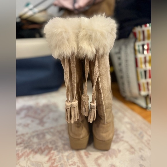Clark’s Suede Embroidered Boots with Rabbit Fur - Picture 3 of 10